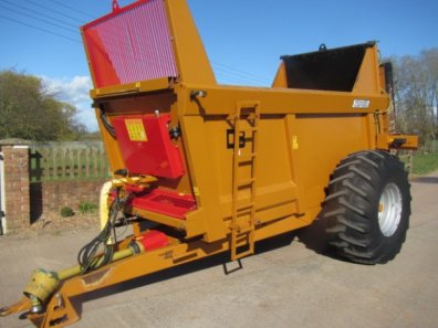 Richard Western D8 rear discharge spreader
