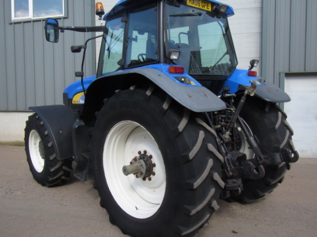 New Holland TM175