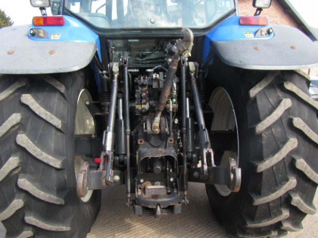 New Holland TM175
