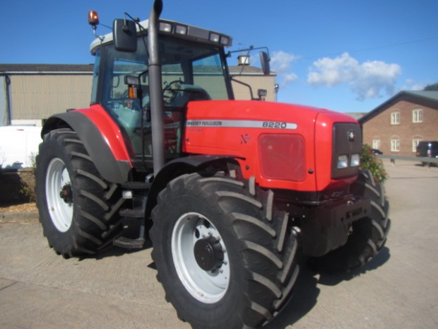 Massey Ferguson 8220 Xtra