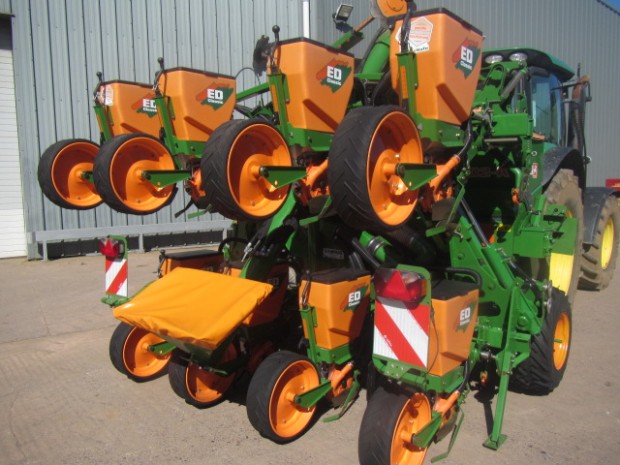 Amazone ED602-K 8 row maize drill