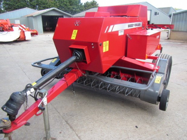 Massey Ferguson 1839 baler