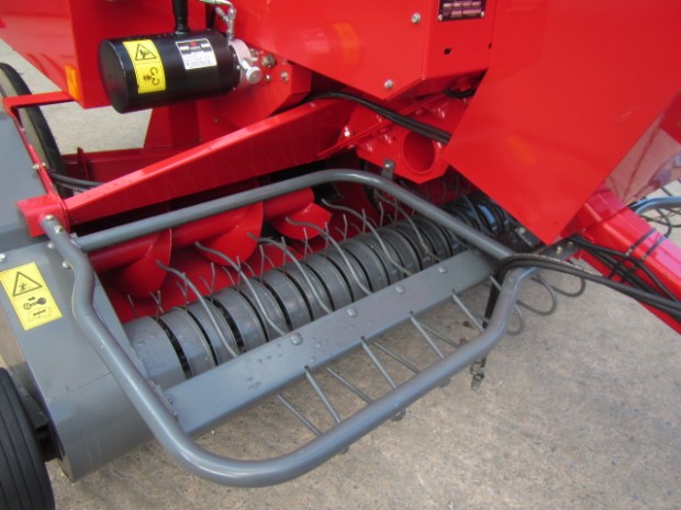 Massey Ferguson 1839 baler