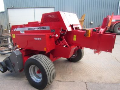 Massey Ferguson 1839 baler