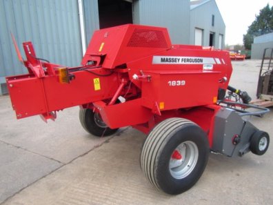 Massey Ferguson 1839 baler
