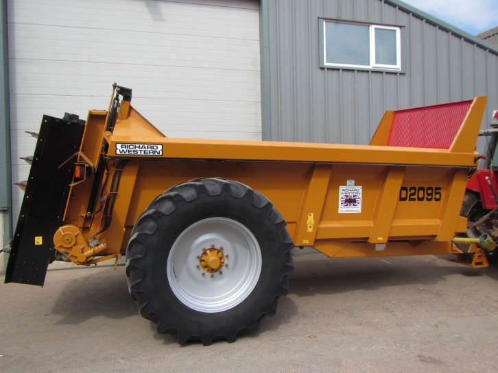 Richard Western D2095 rear discharge spreader