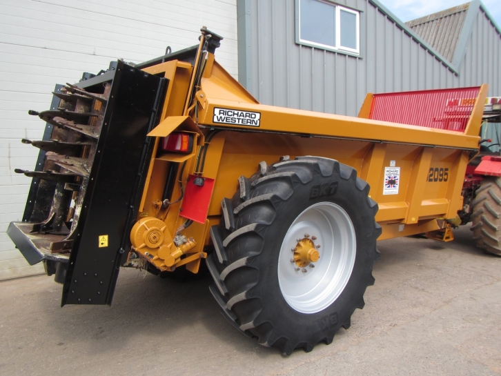 Richard Western D2095 rear discharge spreader