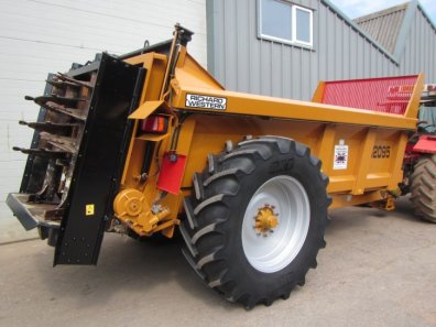 Richard Western D2095 rear discharge spreader