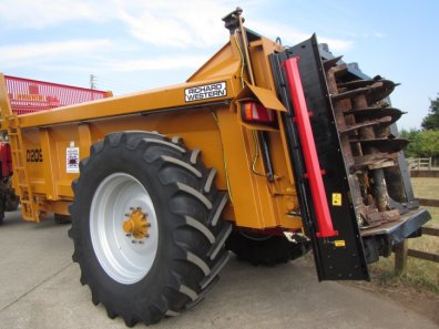 Richard Western D2095 rear discharge spreader
