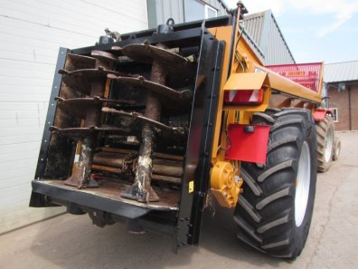 Richard Western D2095 rear discharge spreader