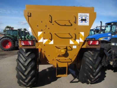 Richard Western SDS 16 Dual Spreader