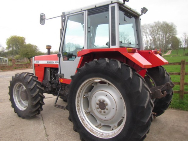 Massey Ferguson 699