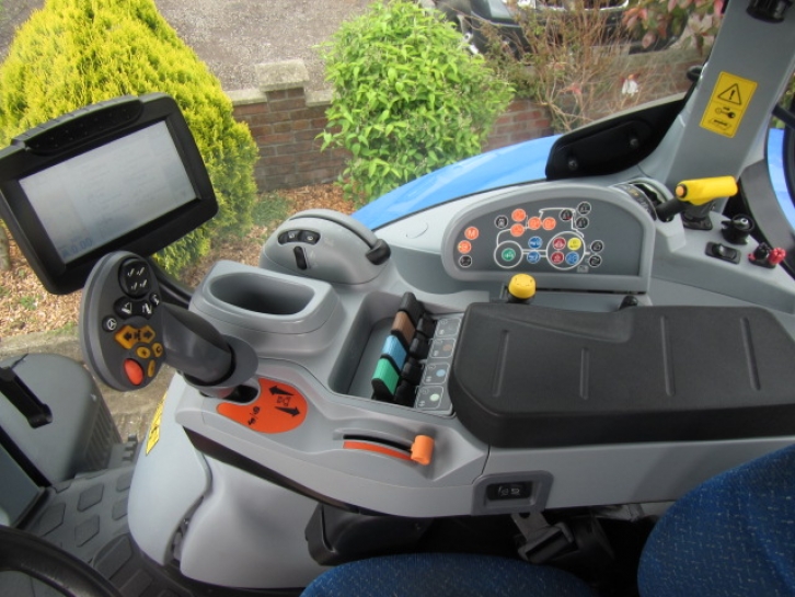 New Holland T7.210