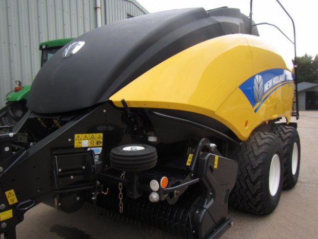 New Holland BB1290 baler