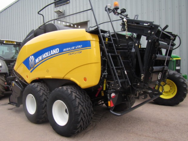 New Holland BB1290 baler