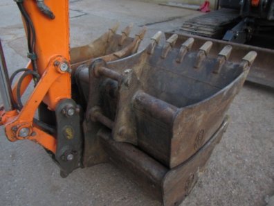 Doosan DX80R excavator
