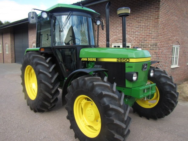 John Deere 2850