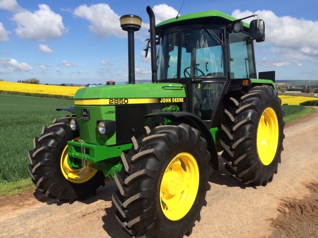 John Deere 2850