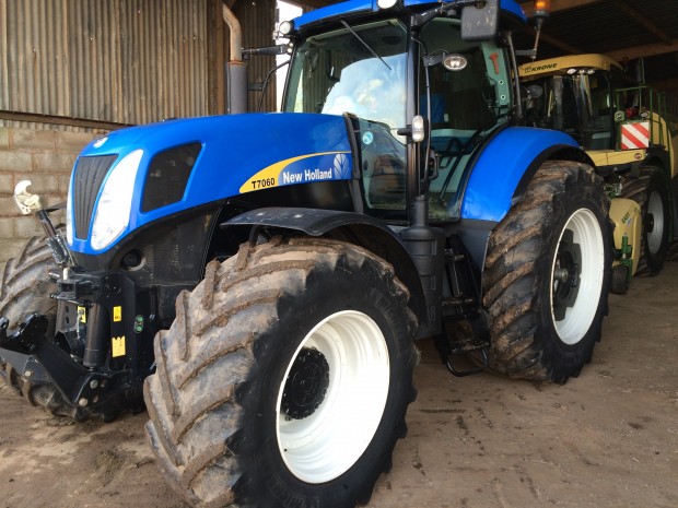 New Holland T7060