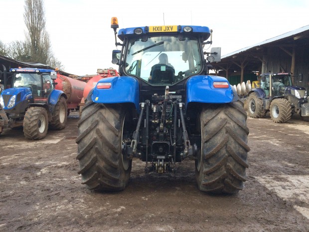 New Holland T7060