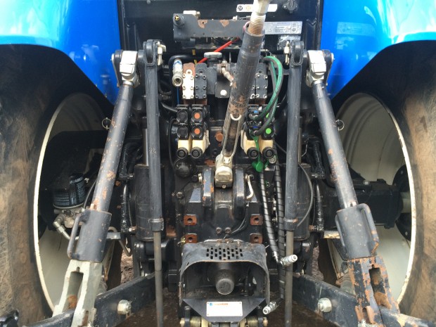 New Holland T7060