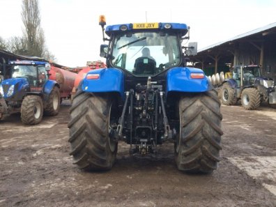New Holland T7060