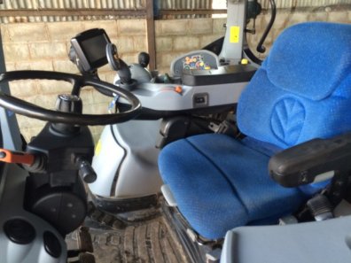New Holland T7060