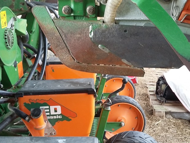 Amazone ED452-K 6 row maize drill