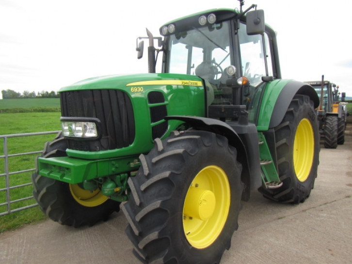 John Deere 6930