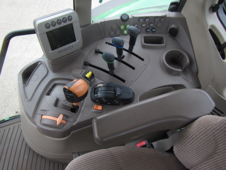 John Deere 6930