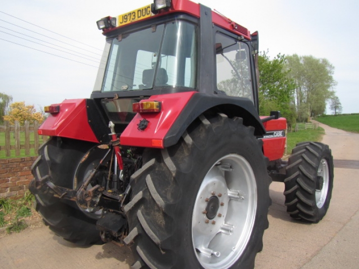 Case 1056 XL