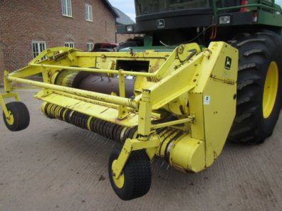 John Deere 6910