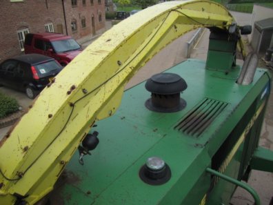John Deere 6910