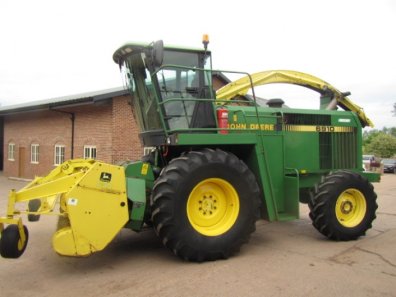John Deere 6910