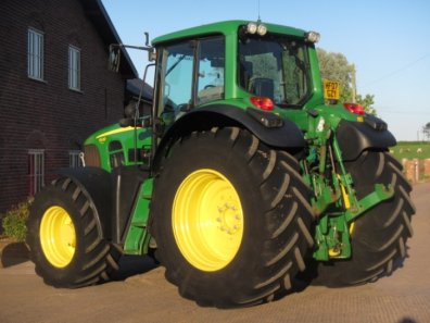 John Deere 7530