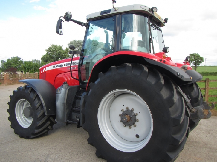 Massey Ferguson 7499