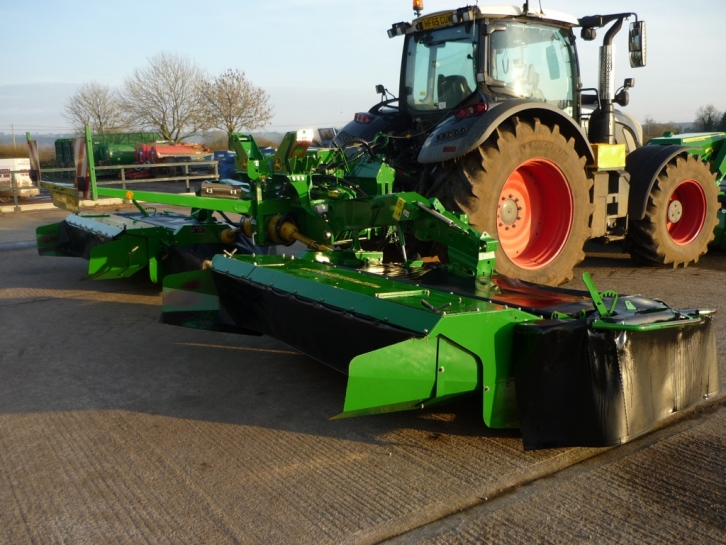 John Deere 381 rear and 131 front mower conditioner