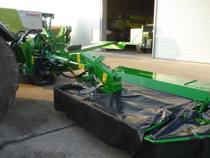 John Deere 381 rear and 131 front mower conditioner