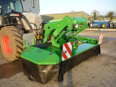 John Deere 381 rear and 131 front mower conditioner