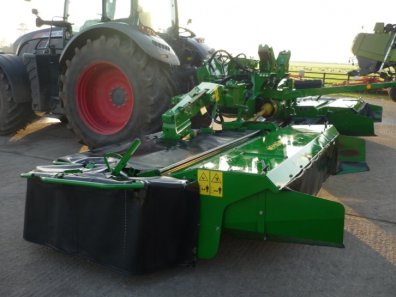 John Deere 381 rear and 131 front mower conditioner