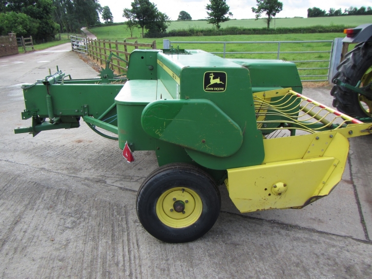 John Deere 332A conventional baler