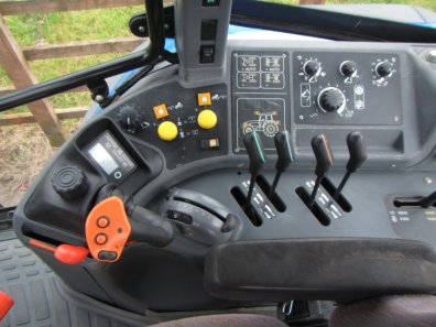 New Holland TM155