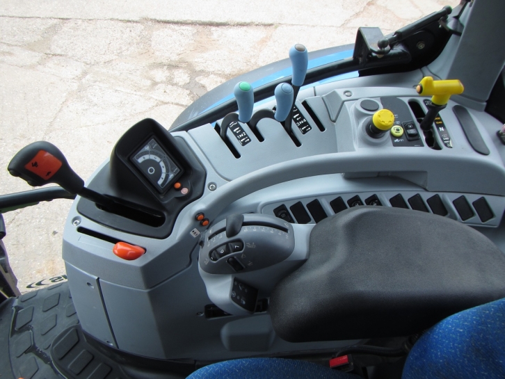 New Holland T6030 Plus