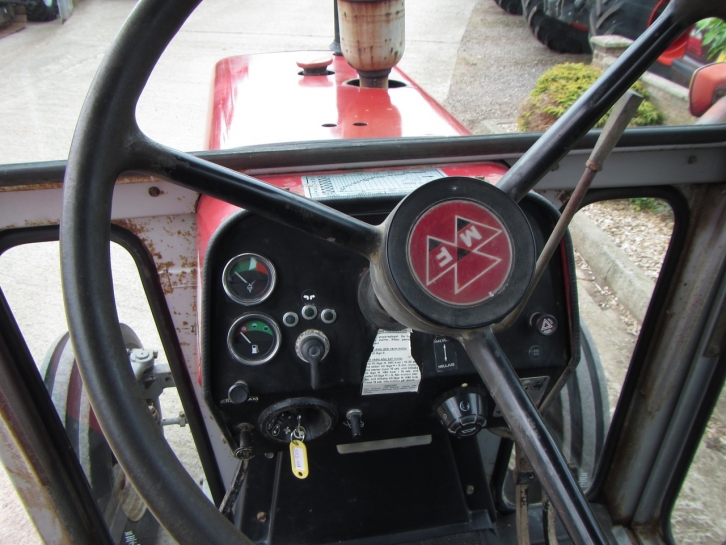 Massey Ferguson 575
