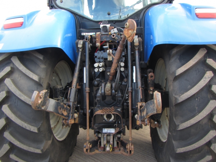 New Holland T7040