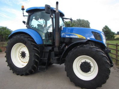 New Holland T7040
