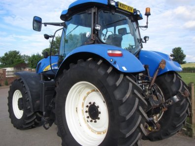 New Holland T7040