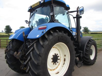 New Holland T7040