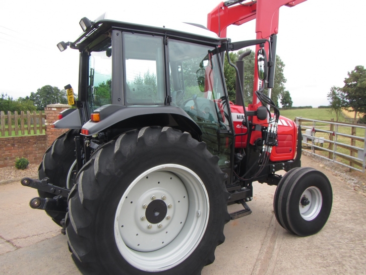 Massey Ferguson 4435