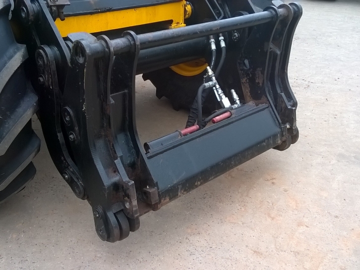 JCB 411HT